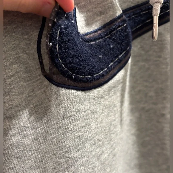 Grey Nike hoodie with embroidered swoosh - Picture 4 of 7